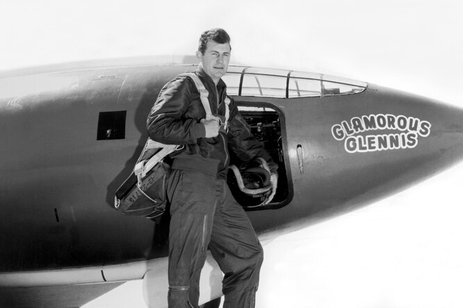 Умер летчик-испытатель Чак Йегер. Он первым в истории преодолел звуковой барьер