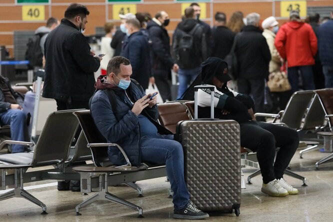 В московских аэропортах в канун Нового года отменили и задержали более 200 рейсов