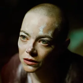 В США на спецпоказе «Бугонии» с Эммой Стоун зрителей побреют налысо