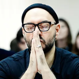 Суд оставил Кирилла Серебренникова под домашним арестом Суд оставил Кирилла Серебренникова под домашним арестом