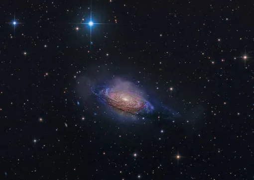 «Загадочная галактика NGC 3521», Стивен Мор