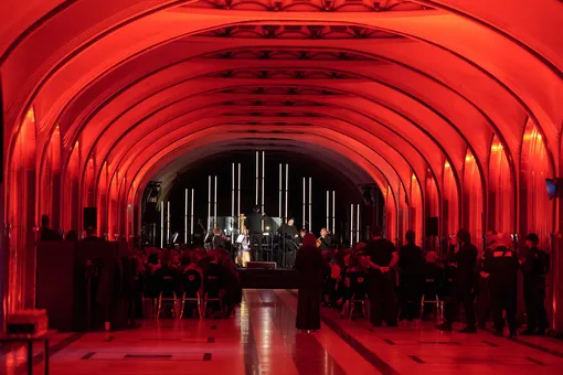 Ночной концерт оркестра musicAeterna под управлением Теодора Курентзиса прошел на станции метро «Маяковская» Ночной концерт оркестра musicAeterna под управлением Теодора Курентзиса прошел на станции метро «Маяковская»