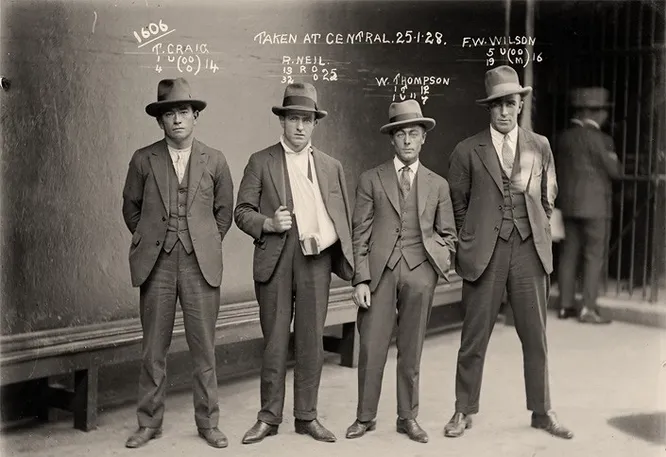 Томас Крэйг, Рэймонд Нейл по кличке Папаша Стрелок, Уильям Томпсон и Ф.В. Уилсон, 25 января 1928 года, центральное полицейское управление, Сидней