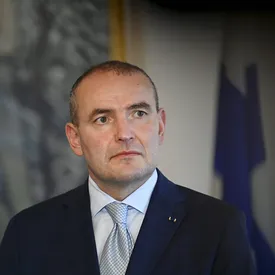 Бывший президент Исландии устроился гидом в национальный парк