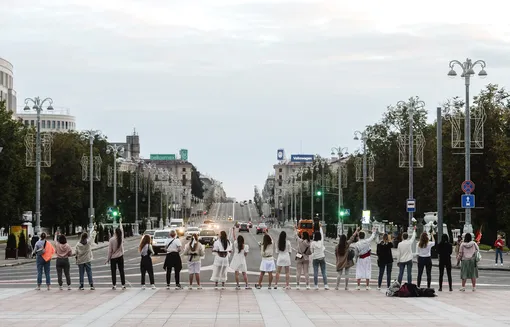 Женщины встали в живую цепь в Минске