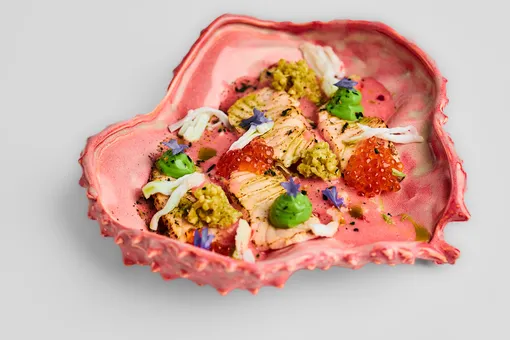 Обожженный лосось с крабом в сете ресторана «Турандот»