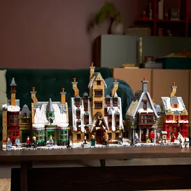 Новый коллекционный набор Lego по «Гарри Поттеру» посвящен деревне Хогсмид Новый коллекционный набор Lego по «Гарри Поттеру» посвящен деревне Хогсмид