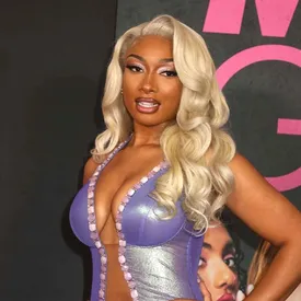 Между Megan Thee Stallion и Ники Минаж разгорелся конфликт. Рэперши записали диссы друг на друга Между Megan Thee Stallion и Ники Минаж разгорелся конфликт. Рэперши записали диссы друг на друга