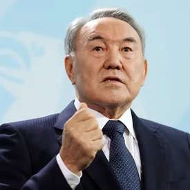 Нурсултан Назарбаев в мемуарах признал, что у него есть вторая жена и еще два сына