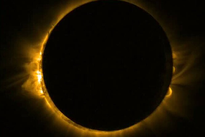 Жители Земли увидят «солнечную корону» вокруг Луны во время затмения