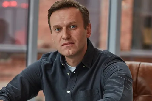 Русская служба Би-би-си рассказала, как Навальному оказывали помощь на борту самолета Томск — Москва