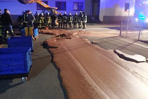 В Германии тонна шоколада вылилась на улицу