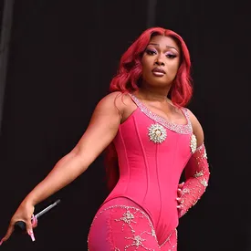 Бывший оператор Megan Thee Stallion обвинил ее в харассменте Бывший оператор Megan Thee Stallion обвинил ее в харассменте