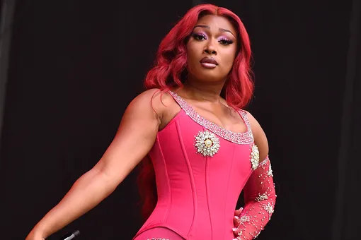 Бывший оператор Megan Thee Stallion обвинил ее в харассменте Бывший оператор Megan Thee Stallion обвинил ее в харассменте