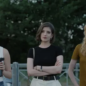 На «Иви» состоялась премьера всех эпизодов сериала «Первый класс» с Юлией Хлыниной, 
Аней Чиповской и Мариной Васильевой