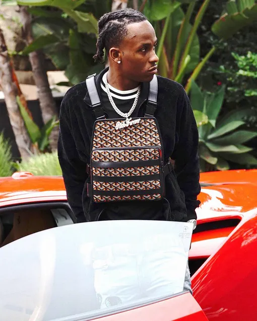 Rich the Kid c нагрудным органайзером, который Шерон Барбер сделал из сумки Goyard Rich the Kid c нагрудным органайзером, который Шерон Барбер сделал из сумки Goyard