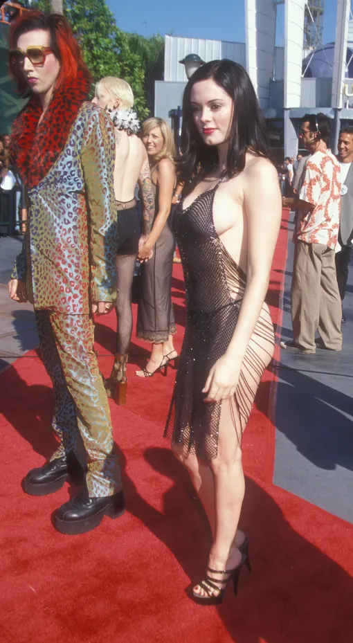 Роуз Макгоуэн и Мэрлин Мэнсон на MTV Video Music Awards, 1998