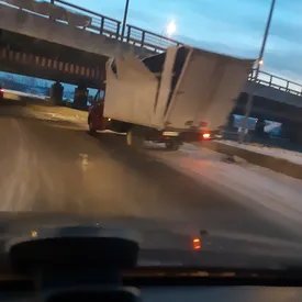 В Петербурге под «мостом глупости» не смогла проехать 200-я по счету «газель» В Петербурге под «мостом глупости» не смогла проехать 200-я по счету «газель»