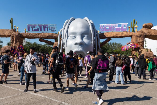 Двое охранников, работавших на фестивале Astroworld, предъявили иск к Трэвису Скотту и другим организаторам Двое охранников, работавших на фестивале Astroworld, предъявили иск к Трэвису Скотту и другим организаторам