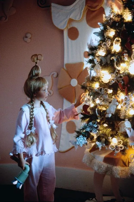 Кадр из фильма «Гринч — похититель Рождества», 2000