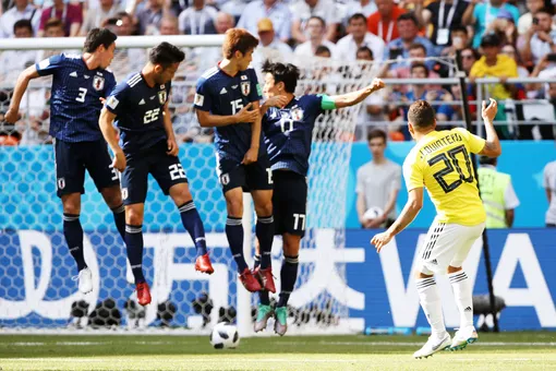 Полузащитник сборной Колумбии Хуан Кинтеро прямым ударом со штрафного забил гол в матче ЧМ-2018 против Японии.