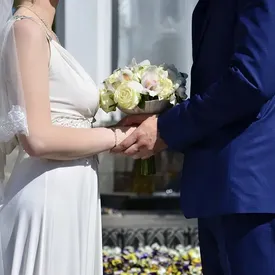 Китаянка вышла замуж за мужчину, который спас ее 17 лет назад из-под завалов после сильного землетрясения Китаянка вышла замуж за мужчину, который спас ее 17 лет назад из-под завалов после сильного землетрясения