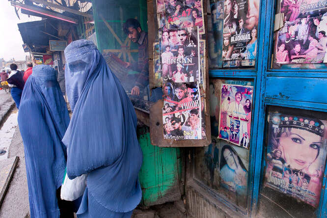 Талибы обязали женщин в Афганистане носить бурки