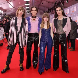 Лучшие наряды красной дорожки Brit Awards 2022 — мужские и женские