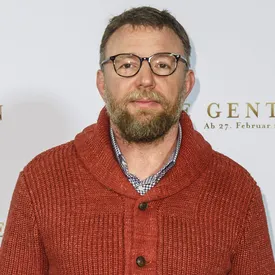 Грабители проникли в дом Гая Ричи за почти 1 миллиард рублей в центре Лондона Грабители проникли в дом Гая Ричи за почти 1 миллиард рублей в центре Лондона