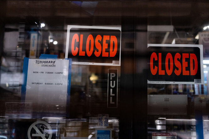 emporary closed signage is seen at a store in Manhattan borough following the outbreak of coronavirus disease (COVID-19), in New York City, U.S., March 15, 2020. REUTERS/Jeenah Moon