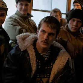 В соцсетях появились объявления о кастинге массовки во второй сезон «Слова пацана». Создатели сериала назвали их фейковыми