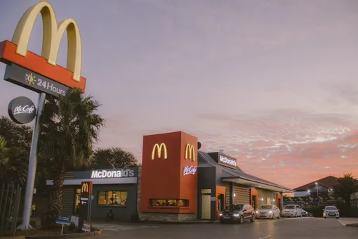 Британка вызвала полицию, потому что не успела купить в McDonald's завтрак из-за длинной очереди