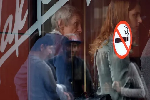 В России вступил в силу запрет на курение кальянов в кафе и ресторанах