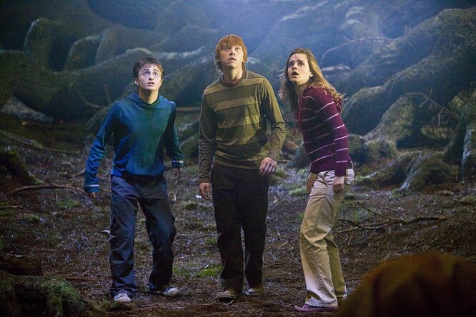 Daily Mail: Warner Bros. и Джоан Роулинг работают над сериалом — спин-оффом «Гарри Поттера» Daily Mail: Warner Bros. и Джоан Роулинг работают над сериалом — спин-оффом «Гарри Поттера»