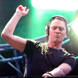 Диджей Tiësto за 3 дня до Супербоула объявил об отмене своего выступления в перерыве матча «по семейным обстоятельствам» Диджей Tiësto за 3 дня до Супербоула объявил об отмене своего выступления в перерыве матча «по семейным обстоятельствам»