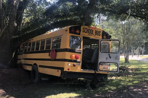 В США 11-летний мальчик угнал школьный автобус. Десятки полицейских устроили погоню