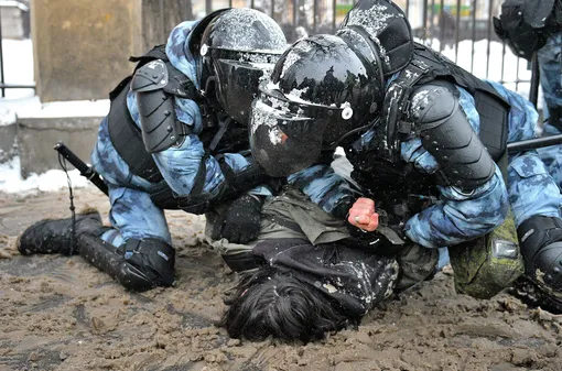 Несогласованная акция в поддержку оппозиционера Алексея Навального в Москве. Задержание участников акции в центре города.