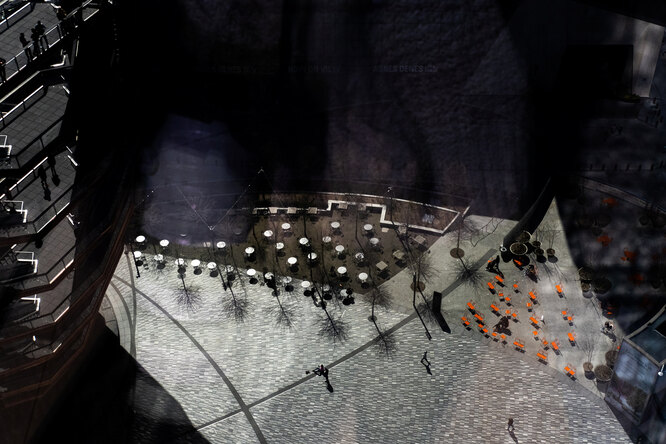 Футуристическая смотровая площадка Vessel в районе Вест-Сайд на Манхеттене, 15 марта 2020