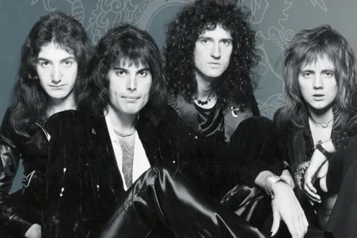 В России вышла авторизованная биография группы Queen «Как это начиналось»