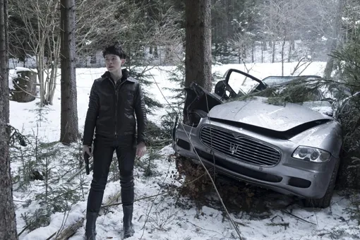 Кадр из фильма «Девушка, которая застряла в паутине»