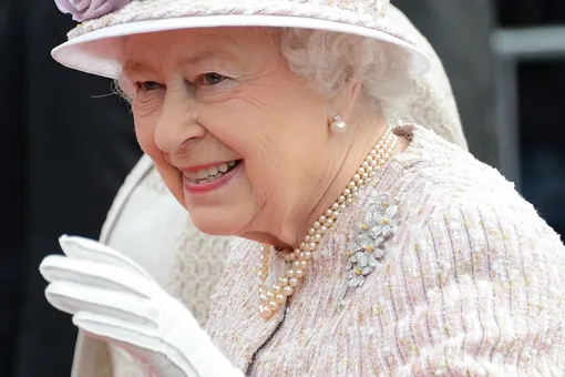 Для королевы Великобритании Елизаветы II изготовят специальные перчатки от коронавируса