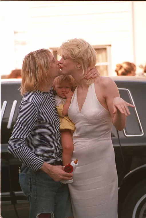Кортни Лав и Курт Кобейн с дочерью Фрэнсис в 1993 году