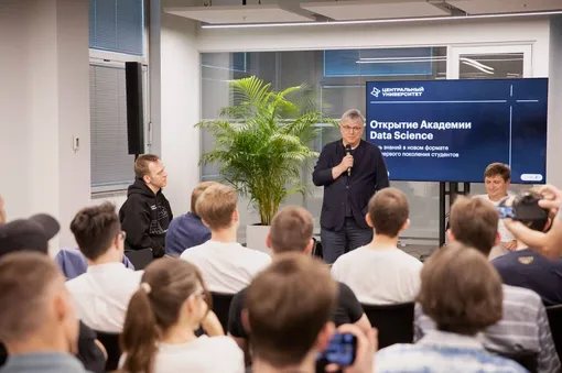Ярослав Кузьминов, основатель и научный руководитель НИУ ВШЭ Ярослав Кузьминов, основатель и научный руководитель НИУ ВШЭ