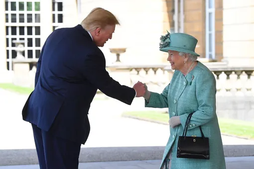 Елизавета II и Дональд Трамп в Букингемском дворце, июнь 2019 года.