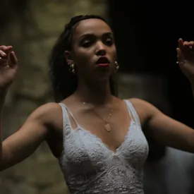 Клип дня: FKA Twigs — Hide Клип дня: FKA Twigs — Hide