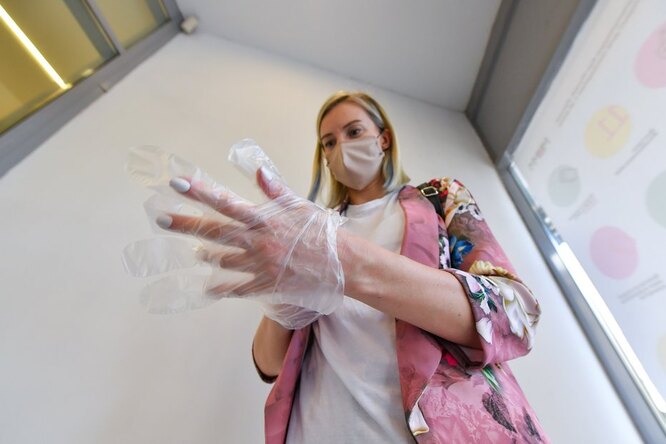В России за сутки выявили 7425 новых случаев заражения коронавирусом