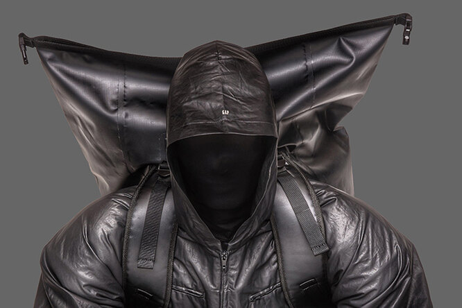 В черном-черном городе: посмотрите на новую кампанию Yeezy Gap Engineered by Balenciaga В черном-черном городе: посмотрите на новую кампанию Yeezy Gap Engineered by Balenciaga