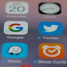 Роскомнадзор не будет блокировать Twitter. Замедлять скорость работы соцсети продолжат только на мобильных устройствах Роскомнадзор не будет блокировать Twitter. Замедлять скорость работы соцсети продолжат только на мобильных устройствах