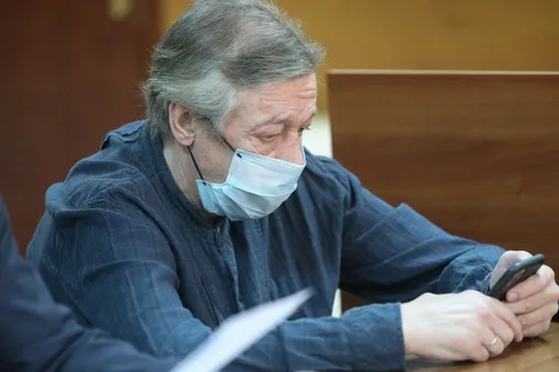 Михаила Ефремова госпитализировали из здания суда