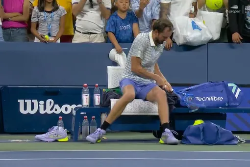 Даниила Медведева оштрафовали на $42,5 тыс. за поведение на US Open Даниила Медведева оштрафовали на $42,5 тыс. за поведение на US Open